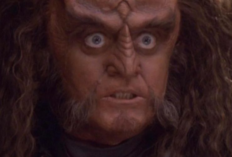 A história de origem por trás do famoso olhar de Star Trek de Gowron