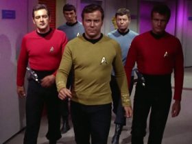 A tenente Leslie de Star Trek tem uma doce conexão com William Shatner