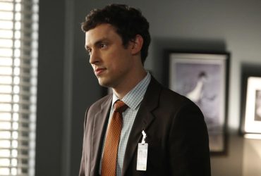 John Francis Daley, do Bones, desmoronou após um último dia solitário como doces