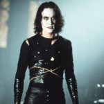 The Crow: Bill Skarsgård é Eric Draven nas primeiras imagens do remake