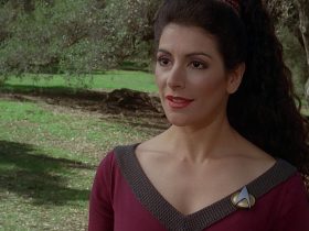 Uma ideia descartada para Troi de Star Trek provavelmente teria gerado alguma controvérsia