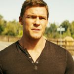 A busca de Alan Ritchson para alcançar o peso adequado de Reacher o enviou ao hospital