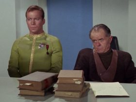 A insegurança de altura de William Shatner forçou uma mudança no episódio da corte marcial de Star Trek