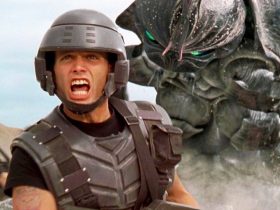 A ordem correta para assistir aos filmes de Starship Troopers