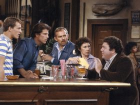 A popular sitcom dos anos 70 que reuniu os mentores do Cheers