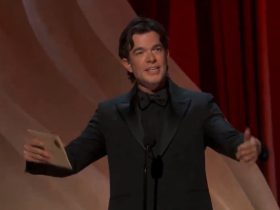 A recapitulação hilariante do campo dos sonhos de John Mulaney dobrou como seu teste para apresentador do Oscar - e ele acertou em cheio