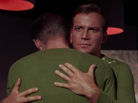 Como Star Trek conseguiu dois Kirks interagindo com o inimigo interno