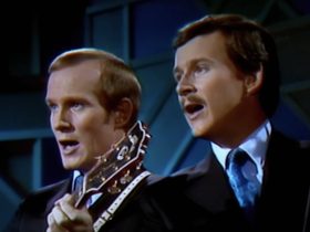 Como a hora da comédia dos Smothers Brothers transformou a CBS em um inimigo