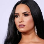 Demi Lovato e Dominic Sessa no elenco de Tow, filme estrelado por Rose Byrne