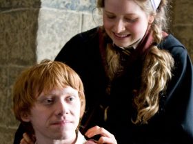 Harry Potter: Rupert Grint e Jessie Cave recriam uma cena do filme O Enigma do Príncipe em um vídeo