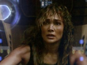 Jennifer Lopez está rastreando um robô renegado no trailer do novo filme da Netflix, Atlas