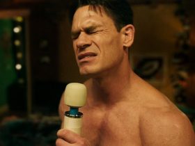 John Cena ficou nu na TV ao vivo (de verdade) para recriar um momento infame do Oscar