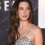 Millie Bobby Brown no tapete vermelho de Damsel com o namorado Jake e o sogro Jon Bon Jovi (FOTO)