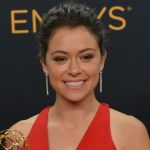 O Macaco: Tatiana Maslany e Elijah Wood no elenco do filme baseado na história de Stephen King