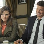 Os showrunners de Bones interromperam mais de meia temporada devido à gravidez de Emily Deschanel