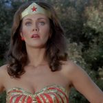 Por que Lynda Carter teve problemas por causa de sua manobra de helicóptero da Mulher Maravilha