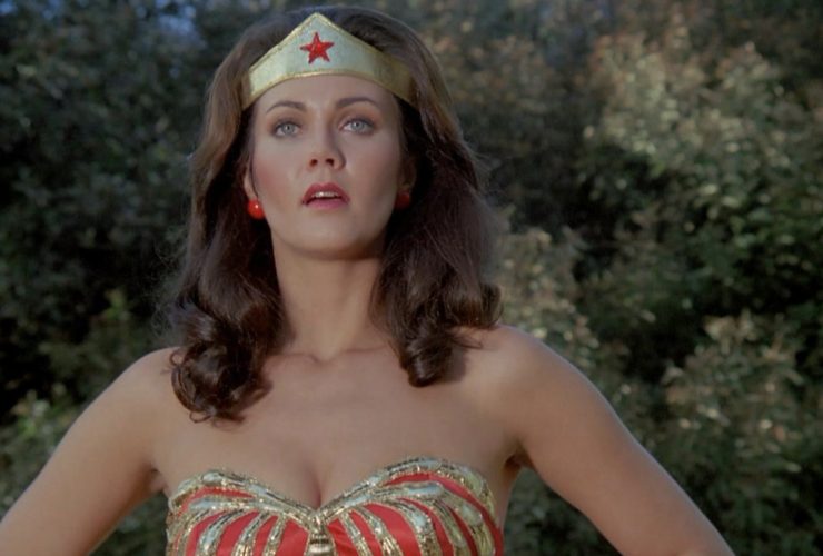 Por que Lynda Carter teve problemas por causa de sua manobra de helicóptero da Mulher Maravilha