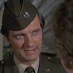 Por que o autor original de M*A*S*H odiava Hawkeye (e a série como um todo)