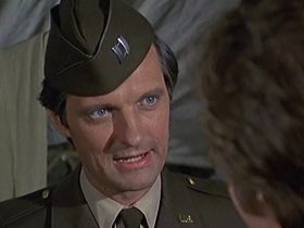 Por que o autor original de M*A*S*H odiava Hawkeye (e a série como um todo)