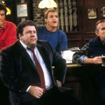 Por que o elenco de Cheers quase desistiu de repintar o cenário do programa