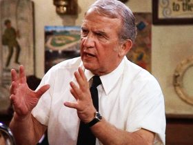 Por que o treinador do Cheers desaparece na terceira temporada e nunca mais retorna