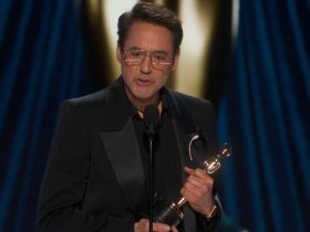 Sam Rockwell prestou homenagem ao vencedor do Oscar Robert Downey Jr. com uma incrível referência ao Tropic Thunder