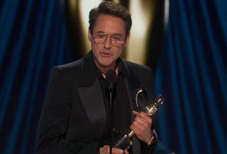 Sam Rockwell prestou homenagem ao vencedor do Oscar Robert Downey Jr. com uma incrível referência ao Tropic Thunder