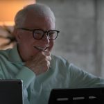 Se você não assistir ao trailer deste documentário de Steve Martin, eu lutarei com você