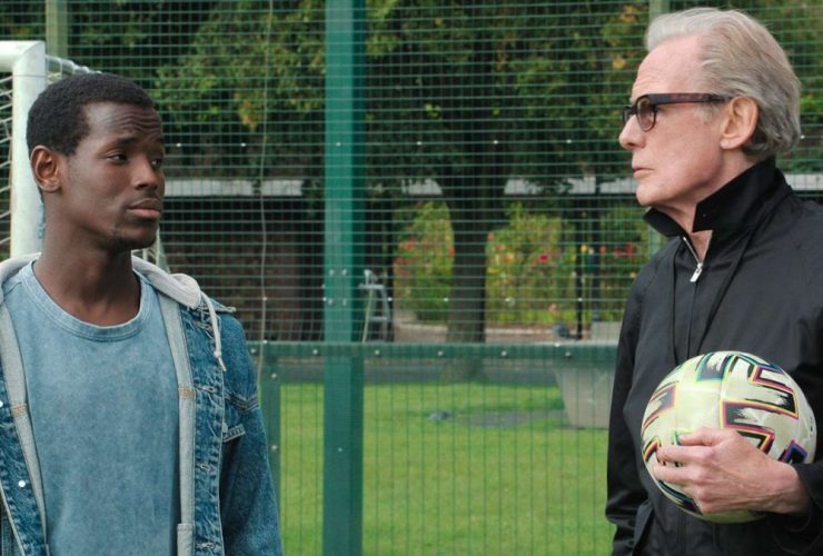 The Beautiful Game: o técnico de futebol Bill Nighy no trailer do filme da Netflix