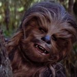 A inclinação da cabeça exclusiva de Chewbacca em Star Wars veio mais por necessidade do que por escolha