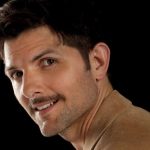 Adam Scott faz sua estreia na direção e estrela o thriller Double Booked