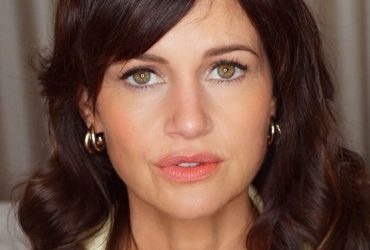 Carla Gugino revela que sofre de TEPT por trabalhar com diretores sexistas