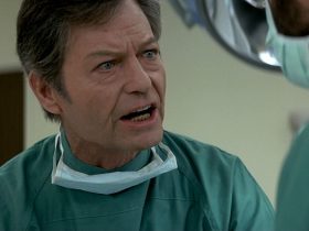 DeForest Kelley fez uma mudança no Dr. McCoy de Star Trek na viagem para casa