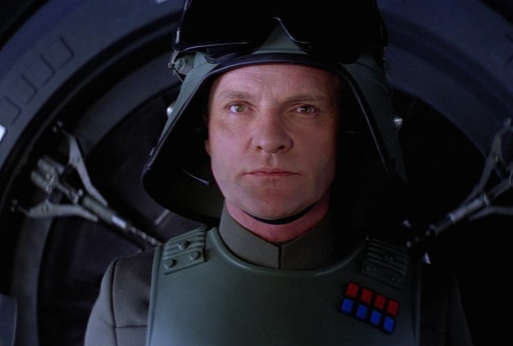 O ator do General Veers, Julian Glover, conseguiu seu papel em Star Wars por meio da sorte