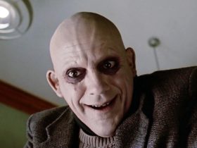 Por que Christopher Lloyd pensou que estava sendo substituído na família Addams