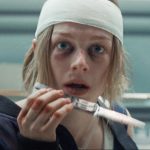 Revisão do cuco: Hunter Schafer voa neste passeio estridente de terror corporal de ficção científica repulsivo (Overlook 2024)