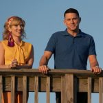 Scarlett Johansson e Channing Tatum fingem um pouso na lua no trailer Fly Me To The Moon