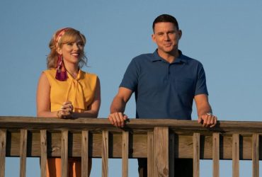 Scarlett Johansson e Channing Tatum fingem um pouso na lua no trailer Fly Me To The Moon