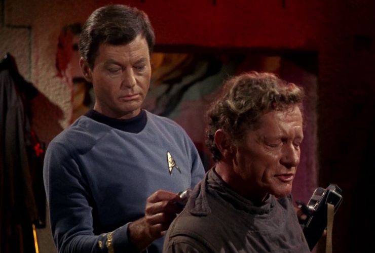 A série fracassada de Gene Roddenberry que levou ao elenco de Star Trek de DeForest Kelley