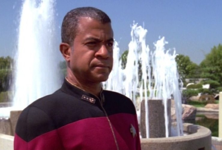 Como um caso real de paralisia de Bell afetou Star Trek: Almirante Bullock da Voyager