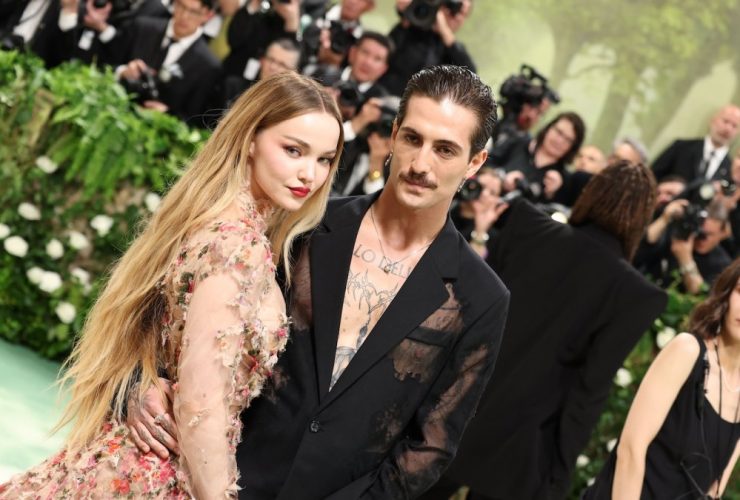 Damiano de Måneskin no Met Gala 2024 com Dove Cameron, beijos e olhares conhecedores no tapete vermelho