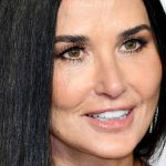 Demi Moore e Margaret Qualley nas primeiras fotos assustadoras do terror corporal The Substance