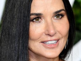 Demi Moore e Margaret Qualley nas primeiras fotos assustadoras do terror corporal The Substance