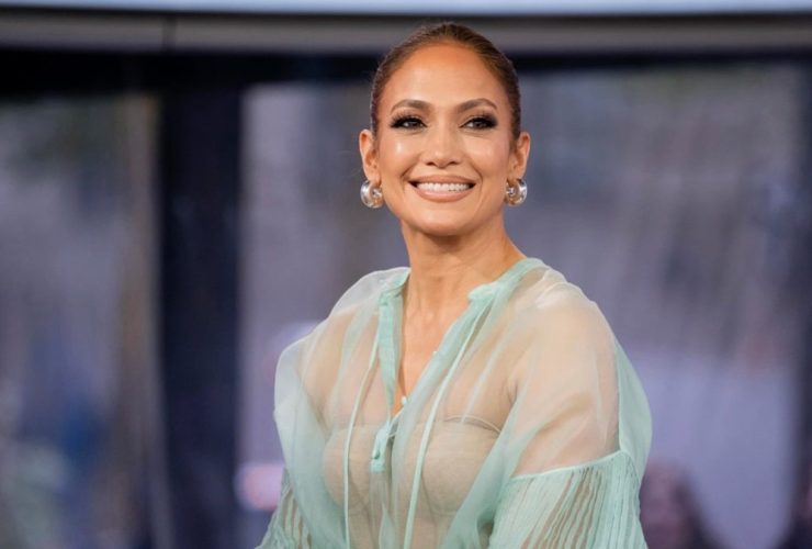 Jennifer Lopez, estrela do filme de ficção científica Atlas, admite: "Acho a IA assustadora"