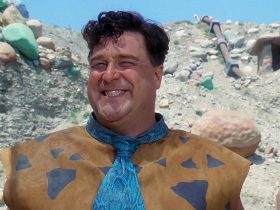 John Goodman implorou a Steven Spielberg que o poupasse das sequências dos filmes dos Flintstones