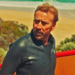 O Surfista, a crítica: Nicolas Cage entre a praia, os surfistas e as cenas cult