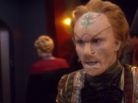 O ator de Star Trek, Jeffrey Combs, lutou com as guelras de Tiron no Deep Space Nine