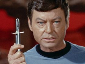 Por que Star Trek foi uma ‘bênção mista’ para DeForest Kelley