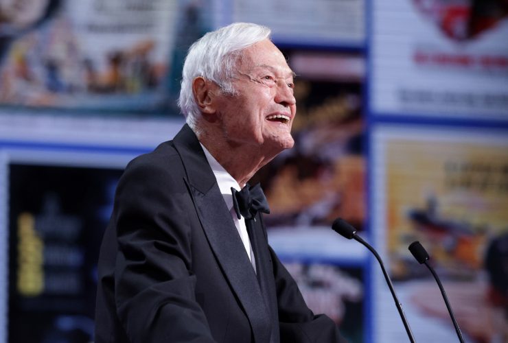 Roger Corman, lendário produtor e diretor de filmes B, morreu aos 98 anos