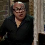 Um dos momentos mais ensolarados e sempre ensolarados de Danny DeVito envolveu cair de uma janela